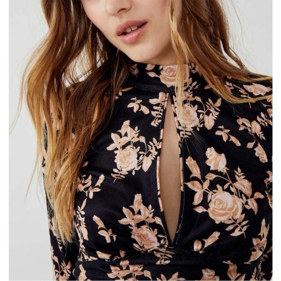 Free People Dinner Party Floral Printed Top Cutout / Black Combo Size M - Picture 4 of 10